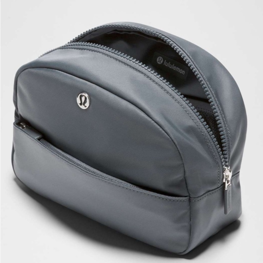 Lululemon City essentials pouch 4L Oil Grey